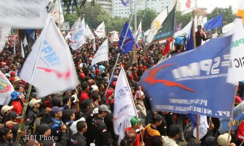 DEMO PEKERJA : Ribuan Buruh Menuju Istana Presiden, Sejumlah Jalan Ditutup Total 