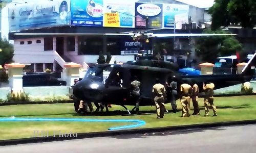 HELIKOPTER DI SRAGEN : Helikopter Milik TNI AD  Mendarat di Depan Kantor Dinas Bupati Sragen