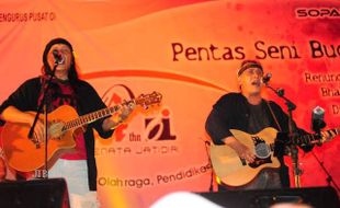 AKSI IWAN FALS & ANTO BARET DI HUT KE-14 OI