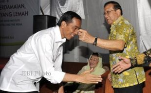 KONFLIK INTERNAL PARTAI GOLKAR : Akbar Tandjung: Hak Angket untuk Menkumham Bukti KMP Solid