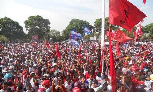  PILKADA KARANGANYAR : Ribuan Massa Pasti Merahkan Alun-Alun