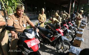 KENDARAAN DINAS SRAGEN : DPRD: Lucu Kendaraan Dinas Menunggak Pajak