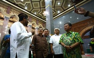 PERIKSA PENGERAS SUARA MASJID