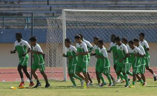 SEMIFINAL DIVISI UTAMA LI: HT Persebaya Unggul 1-0