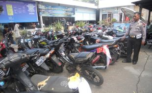 PILKADA KARANGANYAR : 117 Motor Pendukung Cabup Ditilang