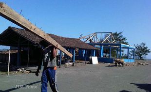 ABRASI PANTAI SAMAS : Besok, Warga Samas Geruduk Bupati