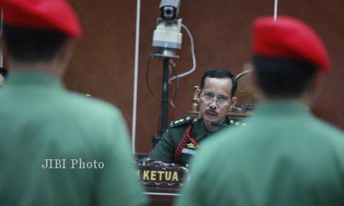 KASUS CEBONGAN : Ratusan Orang Saksikan Sidang Vonis