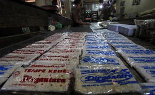 HARGA KEDELAI NAIK : Pengusaha Tahu Kartasura Unjuk Rasa dan Mogok Produksi