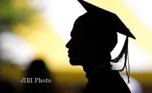 WISUDA MAHASISWA : Unriyo Mewisuda 222 Lulusan