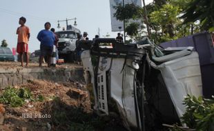 KECELAKAAN KLATEN : Lewati Median Jalan, Truk Tabrak Pasutri Hingga Tewas