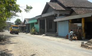  JALAN RAYA SOLO-SRAGEN, SROYO RUSAK