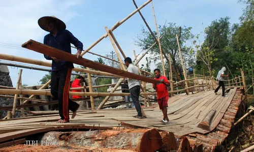 BENCANA BOYOLALI : Diterjang Banjir, Jembatan Darurat Jerukan Ambrol