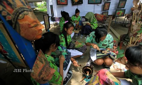 MEMBATIK KAIN DAN KAYU