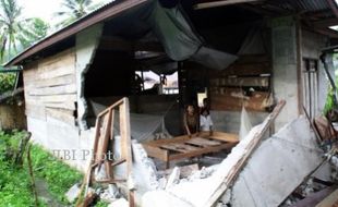 ACEH GEMPA RUMAH RUSAK