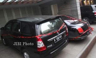 KETUA MK DITANGKAP KPK : BANYAK MOBIL DI RUMAH TUBAGUS