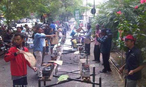 IDUL ADHA 2013 : Saatnya Tukang Becak Berpesta...