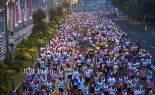 RIBUAN ORANG IKUTI JAKARTA MARATHON 2013