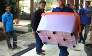 KPK GELEDAH KANTOR DINKES BANTEN