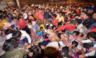 IDUL ADHA 2013 : Pembagian Daging di Istiqlal Ricuh, 1 Tewas