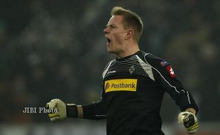 BUNDESLIGA 2013-2014 : Ter Stegen Tak Ingin Pikirkan Barcelona