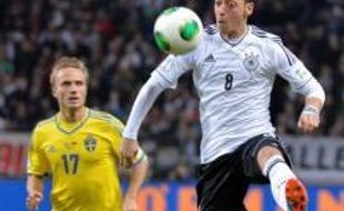 JELANG INGGRIS VS JERMAN : Ozil, Lahm, Neuer Diistirahatkan