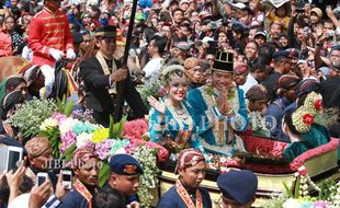 ROYAL WEDDING NGAYOGYAKARTA : Sultan HB X Memodifikasi Iring-iringan Pengantin