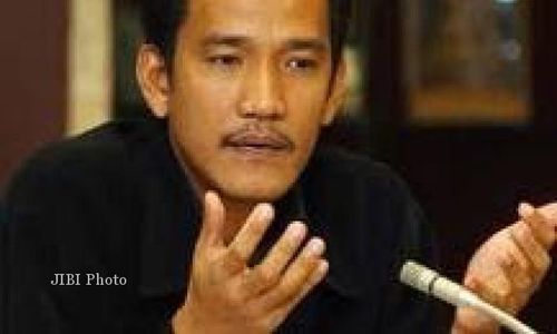 KETUA MK DITANGKAP KPK : Refly Harun Beberkan Dugaan Suap MK Pada 2010