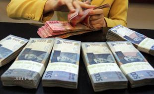 KURS RUPIAH : Lagi, Rupiah Dekati Rp14.000/dolar AS