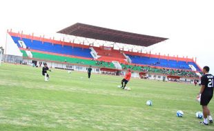 JELANG ISL : Gawang Stadion Sultan Agung Dibuat Standar