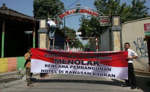 MENOLAK RENCANA PEMBANGUNAN HOTEL