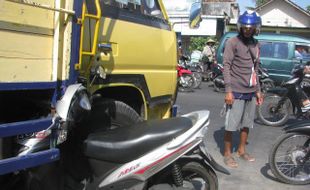 Rem Blong dan Tabrak Motor Akibatkan 1 Orang Tewas