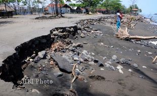 ABRASI PANTAI UTARA