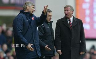 Rivalitas Manajer: Wenger Waspadai Comeback Ferguson 