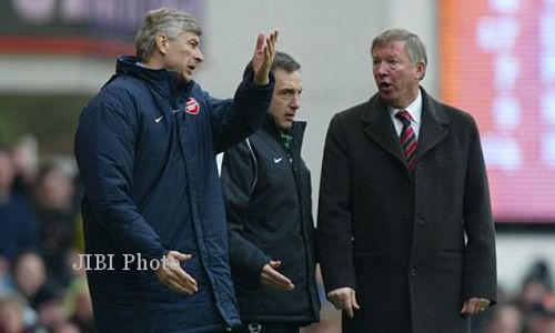 Rivalitas Manajer: Wenger Waspadai Comeback Ferguson 