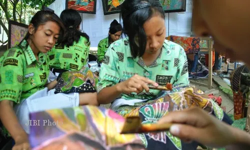  EKSTRAKURIKULER BATIK : SMPN 17 Solo Sering Diundang Pameran