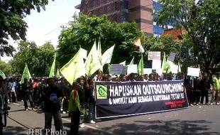   Demo, Ratusan Buruh PLN Soloraya Tuntut Penghapusan Outsourching