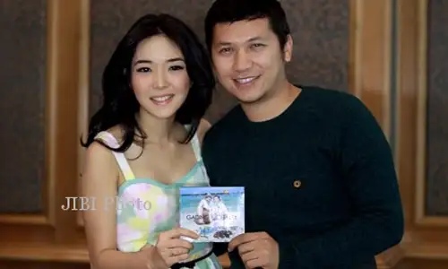 Kokraklari osilgan rus ayollarining pornosi