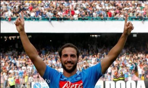 NAPOLI VS TORINO : Dua Gol Penalti Higuan Menangkan Napoli 2-0