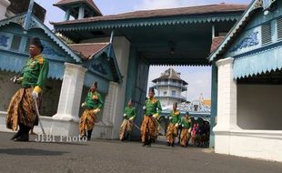 KONFLIK KERATON SOLO : Kirab Ditunda, Lembaga Dewan Adat Belum Tahu