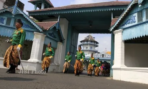 KONFLIK KERATON SOLO : Kirab Ditunda, Lembaga Dewan Adat Belum Tahu