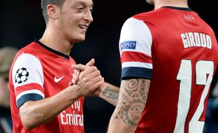 PEMAIN BINTANG : Ozil Pakai Moisturiser, Giroud Berkiblat Beckham