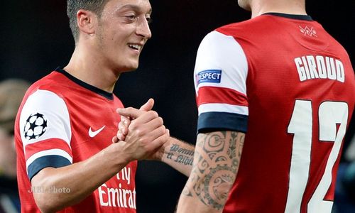 PEMAIN BINTANG : Ozil Pakai Moisturiser, Giroud Berkiblat Beckham