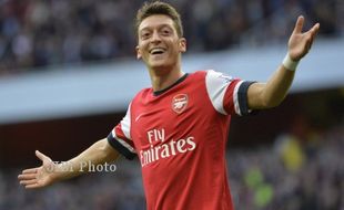 JELANG ARSENAL VS MANCHESTER UNITED : Ozil Jalani Latihan Beban