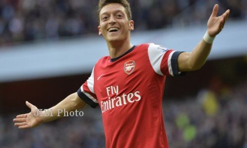 JELANG ARSENAL VS MANCHESTER UNITED : Ozil Jalani Latihan Beban