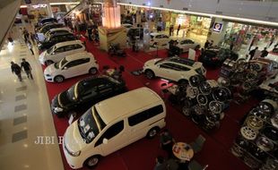 PAMERAN OTOMOTIF : Adu SUV di POM 2014