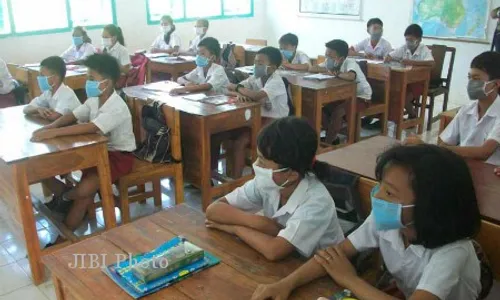 POLUSI PABRIK : Sekolah Bau Kotoran, Pemilik Pabrik Mengaku Sudah Kantongi Izin