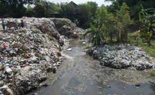 MASALAH SAMPAH SOLO : Hujan Turun, TPS di Jebres Tebar Bau Busuk