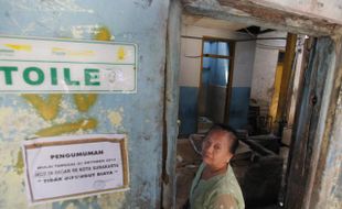 MEMANFAATKAN TOILET PASAR