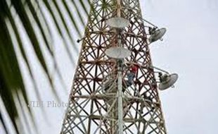 MENARA TAK BERIZIN DIBONGKAR : Dintib Kota Jogja Bongkar Menara Telekomunikasi di Janturan