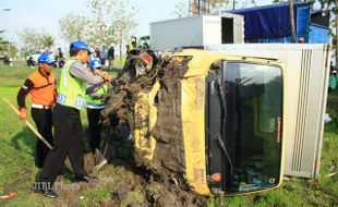 KECELAKAAN SRAGEN : Warga Ngawi Terlindas Truk Box di Jalan Sragen-Ngawi